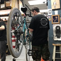 6/18/2018 tarihinde Knick B.ziyaretçi tarafından Kozy&amp;#39;s Cyclery'de çekilen fotoğraf