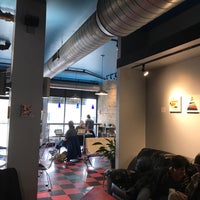 Photo taken at New Wave Coffee by Knick B. on 3/24/2018