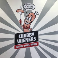 Foto tirada no(a) Chubby Wieners por Knick B. em 6/14/2018