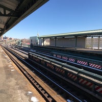 Photo taken at MTA Subway - Westchester Square/E Tremont Ave (6) by K K. on 1/1/2018