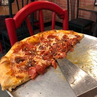 Снимок сделан в Regis Pizza пользователем Andy L. 5/24/2019