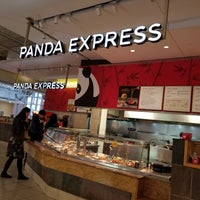 Foto tirada no(a) Panda Express por Tyler J. em 10/26/2019