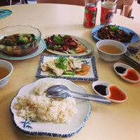 Photo taken at Li Wei Vegetarian 笠维素食 by Tan Boon Kiat on 9/2/2013