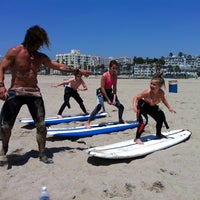 Photo prise au Kapowui Surf Lessons par Kapowui Surf Lessons le10/13/2013