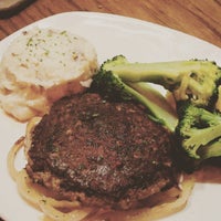 Photo taken at Outback Steakhouse by Louvin Z. on 11/30/2015