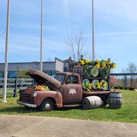 Das Foto wurde bei Boundary Oak Distillery LLC von Lora K. am 4/10/2022 aufgenommen