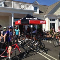 Foto tomada en Ridgefield Bicycle Company  por Sean D. el 6/3/2014