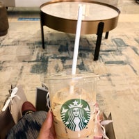 Foto tirada no(a) Starbucks por Sara em 5/1/2021