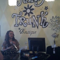 รูปภาพถ่ายที่ Junky Trunk Boutique โดย Dianne T. เมื่อ 11/1/2013