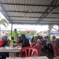 Photo taken at Sup Kg Pasir Putih by Shazana S. on 6/13/2019