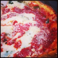 รูปภาพถ่ายที่ Little Chicago Pizzeria &amp;amp; Grill โดย Cory C. เมื่อ 5/16/2013