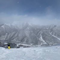 Photo taken at 苗場スキー場第二ゴンドラ山頂 by 悪質宇宙人 on 1/4/2021