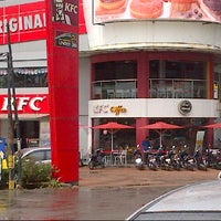 Photo taken at KFC / KFC Coffee by ☼ Adriana ☼. on 11/26/2012