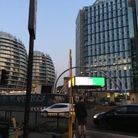 Photo taken at Silicon Roundabout by Joan L. on 6/6/2018