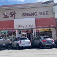 Photo taken at Sheng Kee Bakery by Joan L. on 3/11/2024