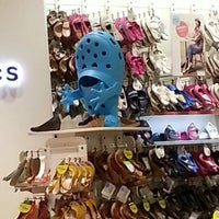 crocs la plaza mall