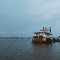 Photo taken at Alexandria-National Harbor Water Taxi by نَ on 8/1/2022