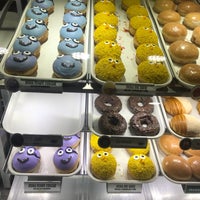 Photo taken at Krispy Kreme by Azzücênná D. on 9/27/2018