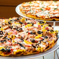 Снимок сделан в Mother Bear&amp;#39;s Pizza West пользователем Mother Bear&amp;#39;s Pizza West 10/2/2018