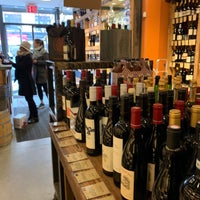 รูปภาพถ่ายที่ Brooklyn Wine Exchange โดย Guido เมื่อ 12/22/2018