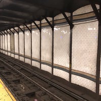 12/12/2016 tarihinde Guidoziyaretçi tarafından 72nd St Subway Station Newsstand'de çekilen fotoğraf