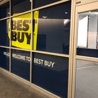 Photo taken at Best Buy by Rosa G. on 10/22/2018