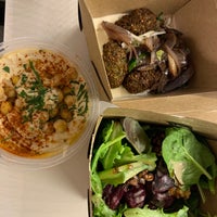 Das Foto wurde bei Hummus Kitchen von Shimpei O. am 4/11/2020 aufgenommen