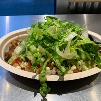 Photo taken at Chipotle Mexican Grill by Shimpei O. on 10/13/2019