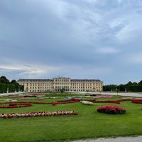 Photo taken at Irrgarten Schönbrunn by Muhannad Mesh3al on 7/4/2022