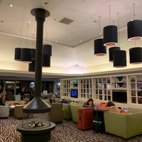 รูปภาพถ่ายที่ DoubleTree by Hilton Hotel Newbury North โดย Skylor M. เมื่อ 3/15/2019