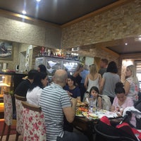 Das Foto wurde bei Nevizade Restaurant &amp; Cafe von Seda D. am 5/14/2017 aufgenommen