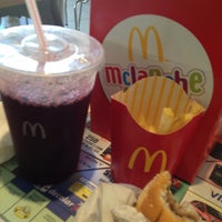 Photo taken at McDonald&amp;#39;s by Robson L. on 4/20/2013