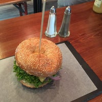 Foto tirada no(a) Mixtape - Bagel Burgers por Christian K. em 5/6/2017