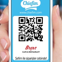 Foto scattata a Bryas Cafe &amp;amp; Restaurant da Chiefim App il 9/17/2013