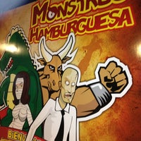 Foto tirada no(a) Monstruo Hamburguesa por Sergio N. em 8/19/2013