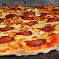 8/19/2014 tarihinde Pizzeria Ariesziyaretçi tarafından Pizzeria Aries'de çekilen fotoğraf