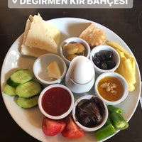 Das Foto wurde bei Değirmen Kır Bahçesi von Tülin L. am 3/6/2021 aufgenommen
