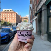 Foto tirada no(a) Van Leeuwen Artisan Ice Cream por Tayo em 8/11/2023