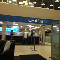 Photo taken at Chase Bank by Fernando F. on 9/13/2013
