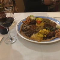 2/17/2019 tarihinde Tatianaziyaretçi tarafından Messob Ethiopian Restaurant'de çekilen fotoğraf