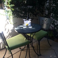 Foto diambil di Spanish Garden Inn oleh Cristina O. pada 5/25/2016