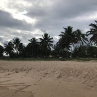 Photo taken at Praia de Guarajuba by Leandro C. on 9/27/2022