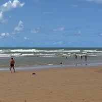 Photo taken at Praia De Aleluia by Leandro C. on 9/17/2023