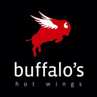 Снимок сделан в Buffalo&amp;#39;s Hot Wings пользователем Alejo F. 9/10/2016