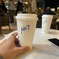 Foto tirada no(a) Starbucks por M 🎓 em 2/24/2022