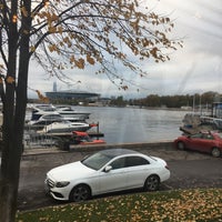 Das Foto wurde bei More. Yachts &amp;amp; Seafood von Аренда автомобилей с водителем n. am 10/12/2018 aufgenommen