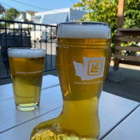 Photo taken at Lucky Envelope Brewing by S Y. on 10/1/2022
