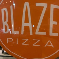 Foto diambil di Blaze Pizza oleh Eric B. pada 5/12/2024