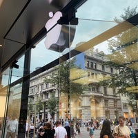 Photo taken at Apple Bahnhofstrasse by Moha ✨. on 8/17/2019