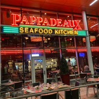 Photo taken at Pappadeaux&amp;#39;s Seafood Kitchen by Jonathan H. on 4/22/2022